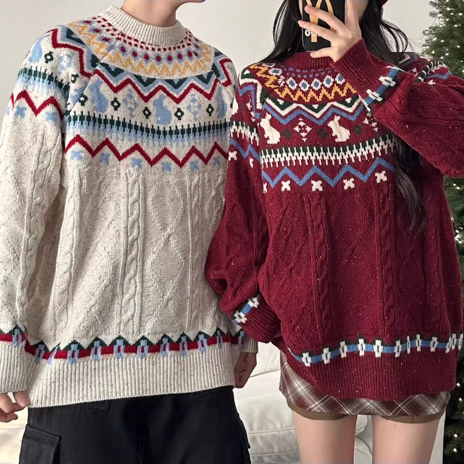 Men's Christmas atmosphere wearing sweaters and sweaters