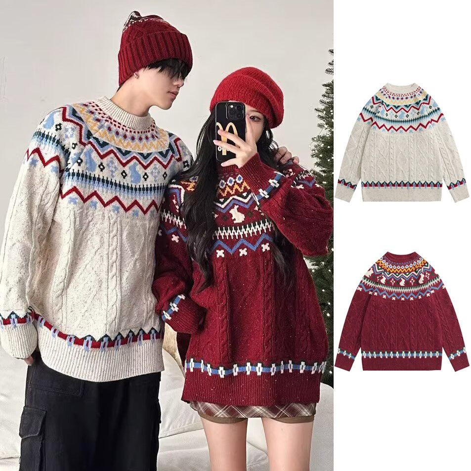 Men's Christmas atmosphere wearing sweaters and sweaters